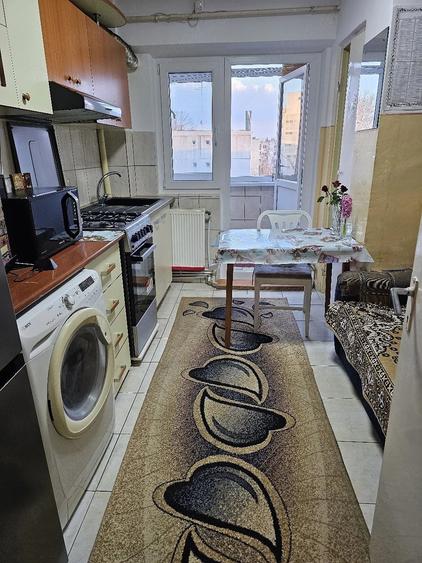 Apartament cu 3 camere decomandat în Obor