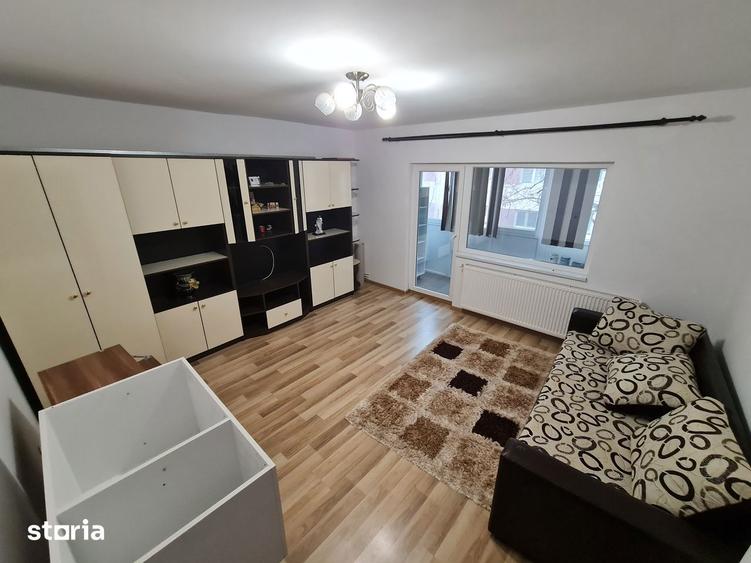 Apartament cu 3 camere decomandat în 6 Vânători