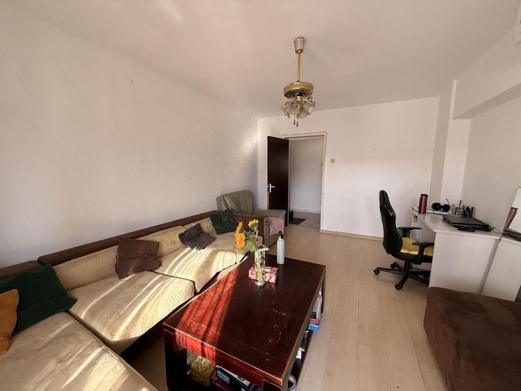 Apartament cu 5 camere decomandat, mobilat în Bucur Obor
