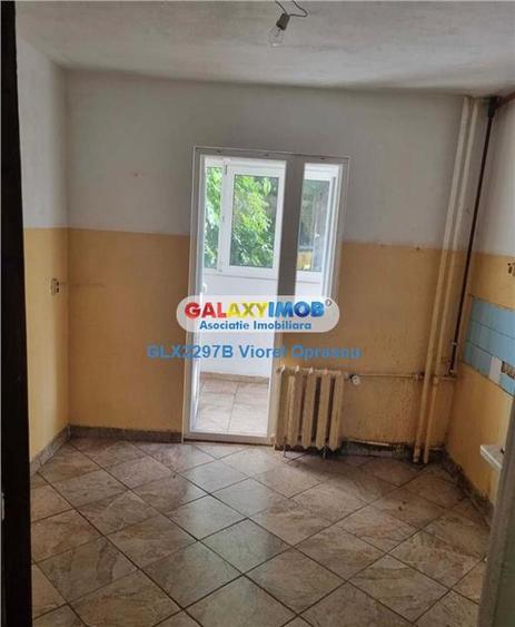 Apartament cu 3 camere semidecomandat în Titan