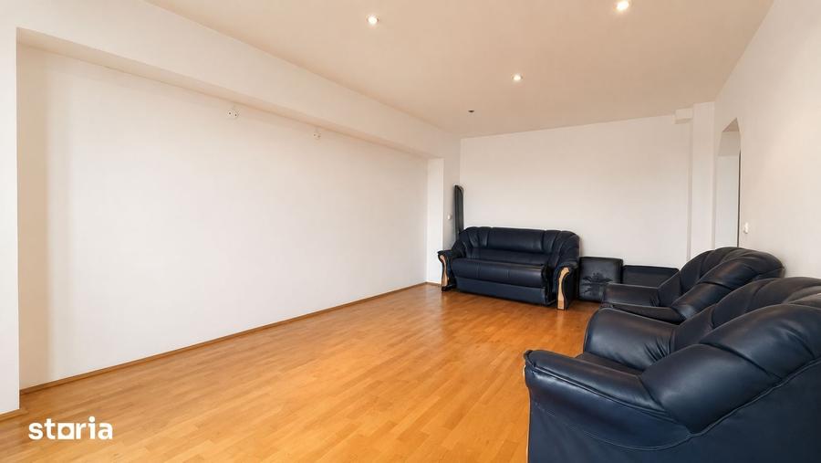 Apartament cu 4 camere decomandat în Lunei