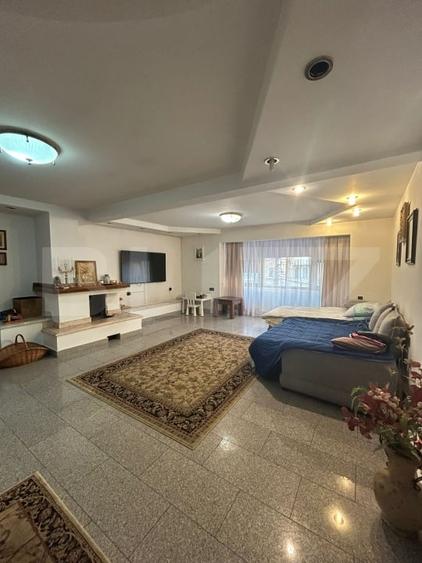 Apartament cu 5 camere decomandat, mobilat în Reghin