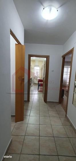 Garsonieră decomandată, mobilată în Tei