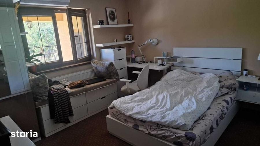 Casă cu 4 camere cu Teren 450 Mp în Central