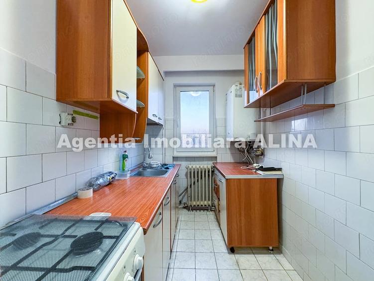 Apartament cu 3 camere semidecomandat în Astoria