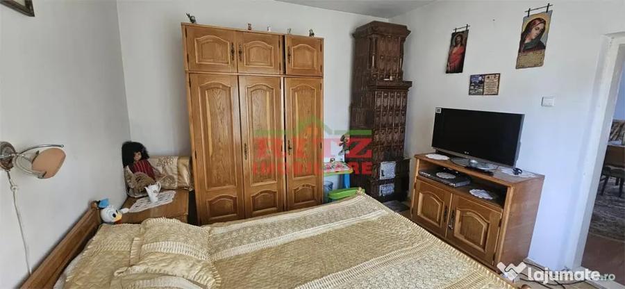 Casă cu 7 camere cu Teren 1756 Mp în Caracal