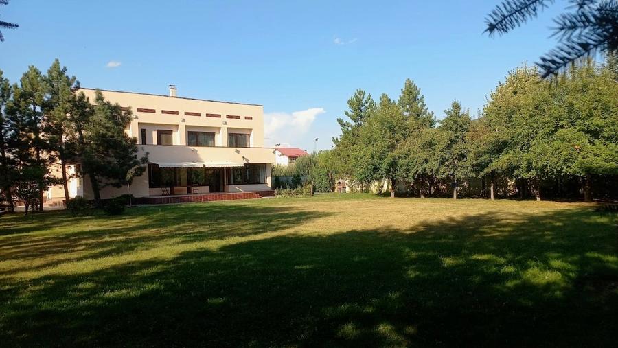 Casă individuală cu 6 camere cu Garaj în Pipera