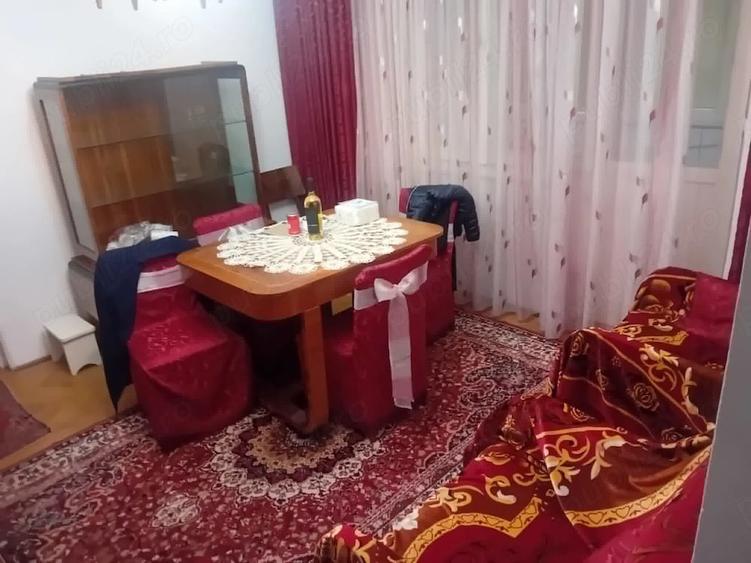 Apartament cu 3 camere semidecomandat în Dărmănești