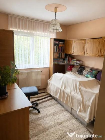 Apartament cu 3 camere semidecomandat în Central