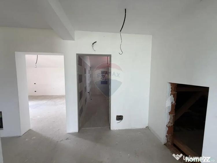 Casă cu 5 camere cu Teren 3960 Mp în Lămotești