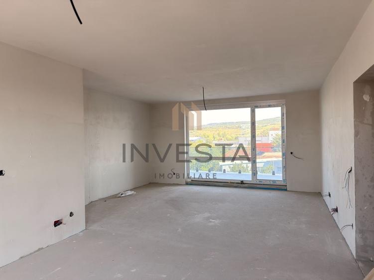 Apartament cu 4 camere semidecomandat în Mărăști