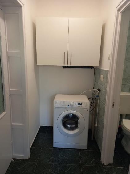 Apartament cu 3 camere semidecomandat, mobilat în Central