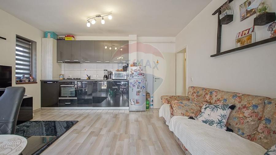 Apartament cu 3 camere decomandat, mobilat în Tractorul