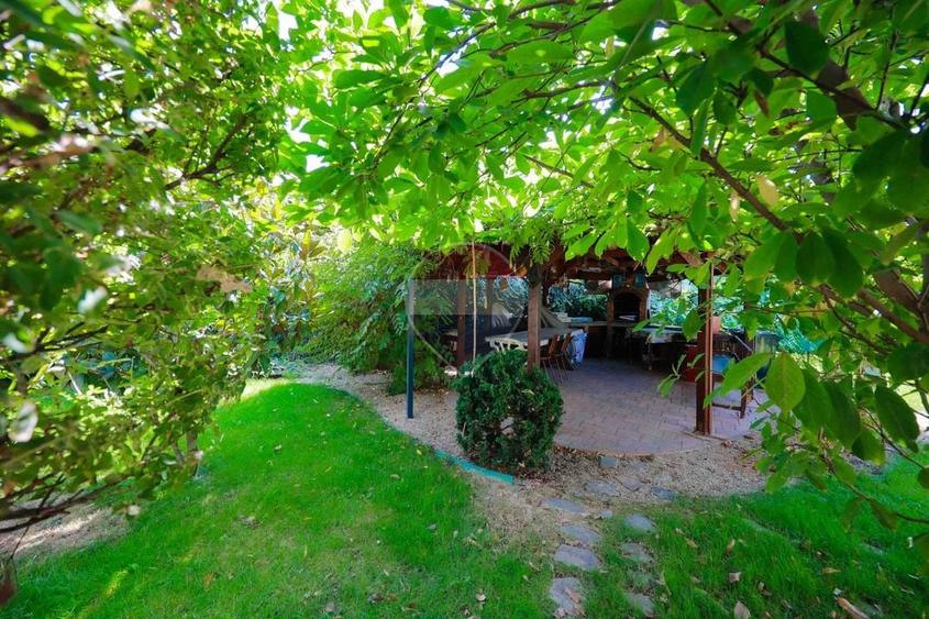 Casă individuală cu 7 camere cu Teren 771 Mp în Sântandrei