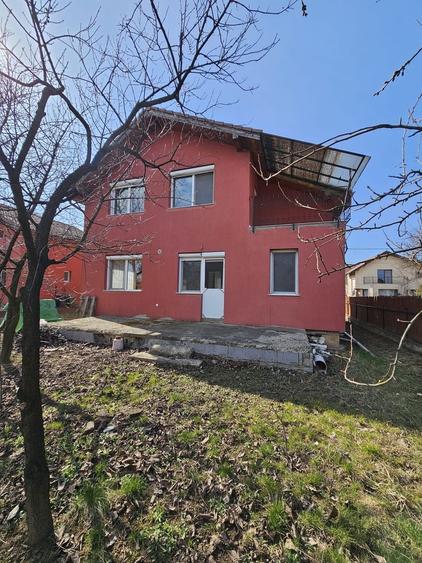 Casă individuală cu 5 camere cu Canalizare în Paleu