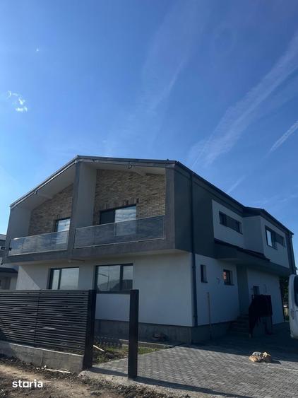 Casă cu 4 camere cu Teren 350 Mp în Jucu