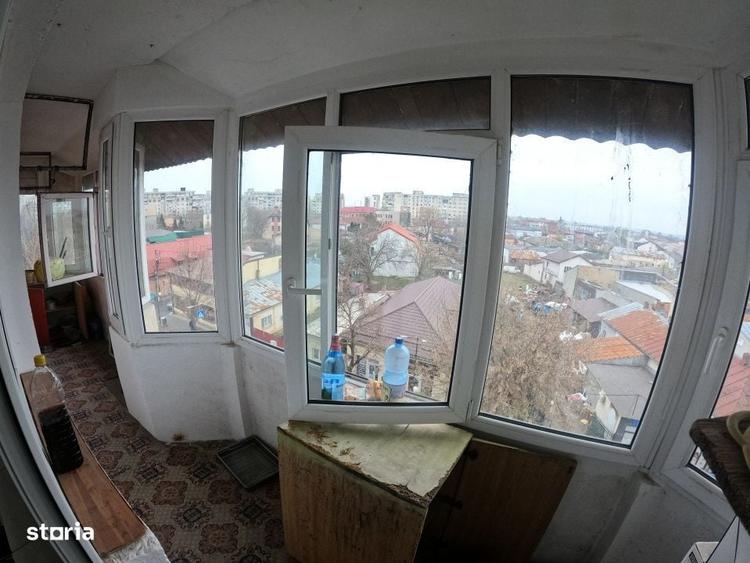 Apartament cu 3 camere decomandat în Uiești
