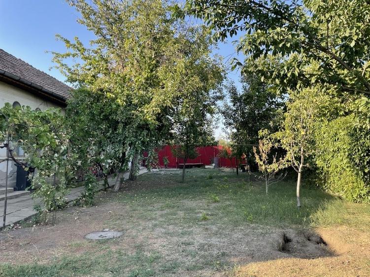 Casă cu 4 camere în Băilești