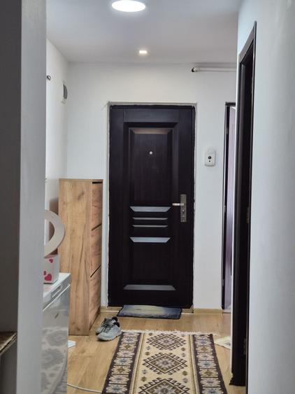 Apartament cu 3 camere decomandat în Exterior Vest