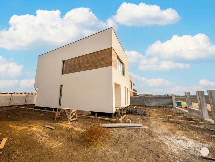 Casă individuală cu 4 camere cu Teren 350 Mp în Tunari