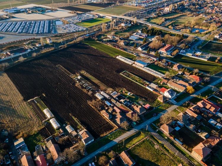 Teren Construcții intravilan de 7612 mp, în Central