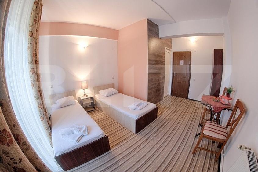 Casă individuală cu 15 camere cu Teren 100 Mp în Albert