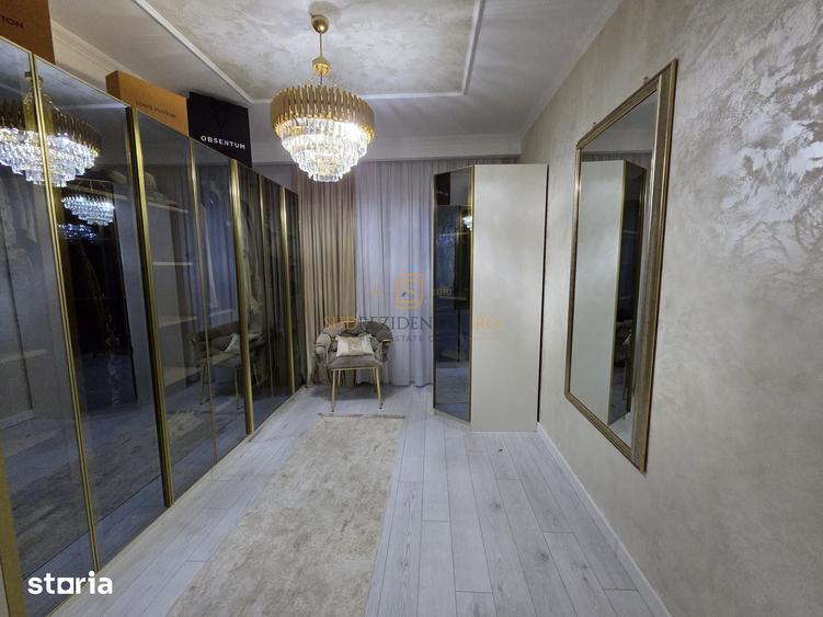 Apartament cu 4 camere decomandat în Metalurgiei