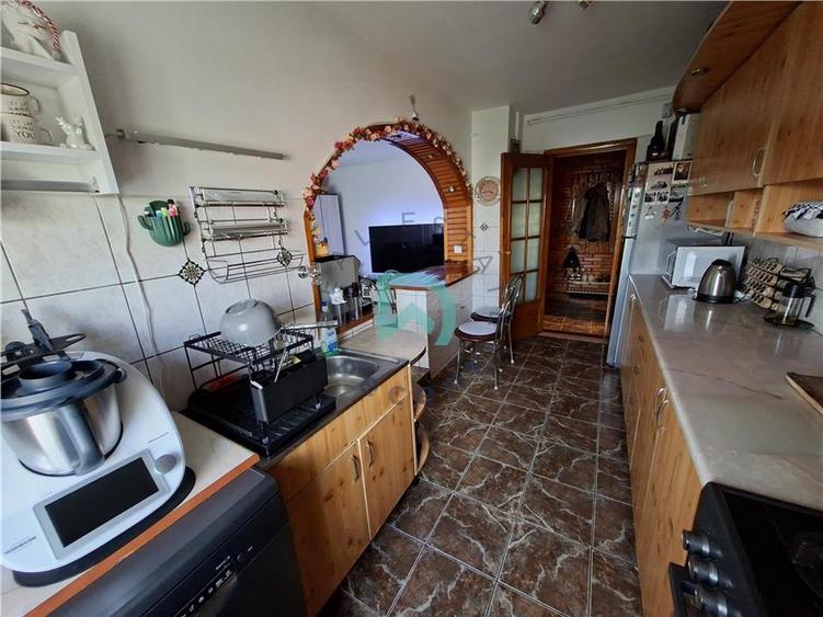 Apartament cu 3 camere decomandat în Astra