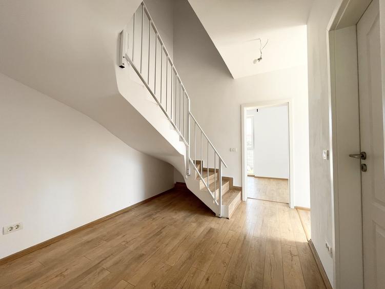 Duplex cu 4 camere cu Canalizare în Moșnița Nouă