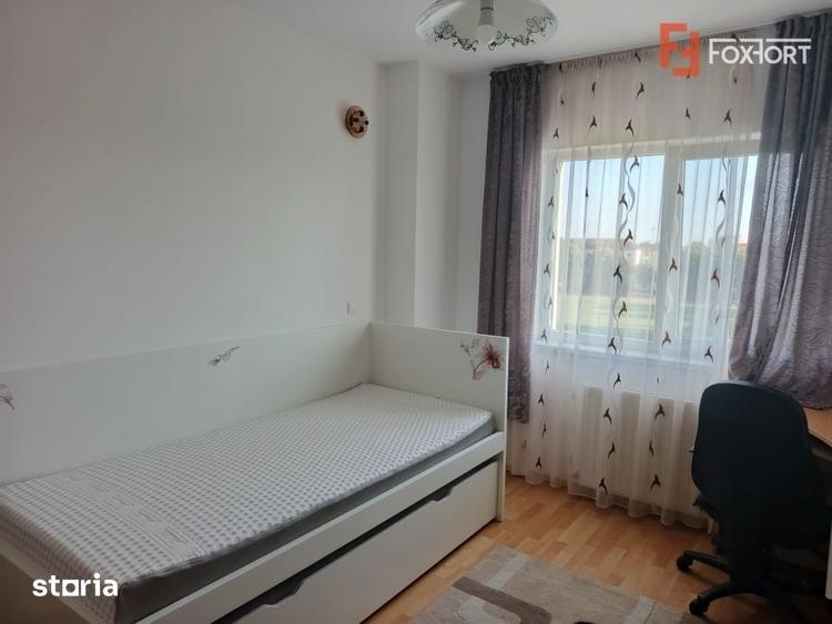 Apartament cu 3 camere semidecomandat în Est