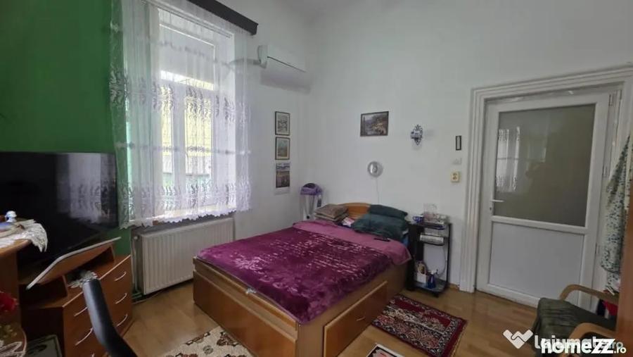 Apartament cu 5 camere decomandat în Armeneasca