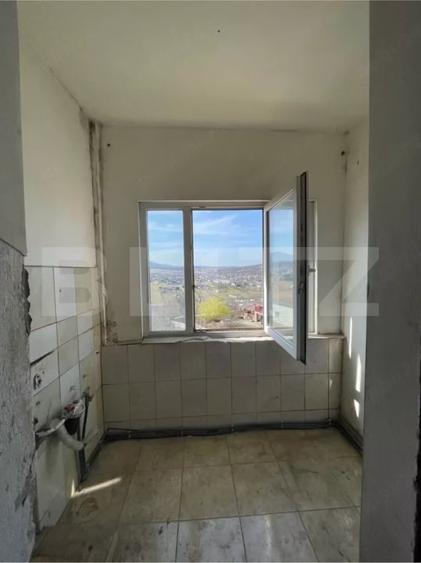 Apartament cu 3 camere decomandat în Sud