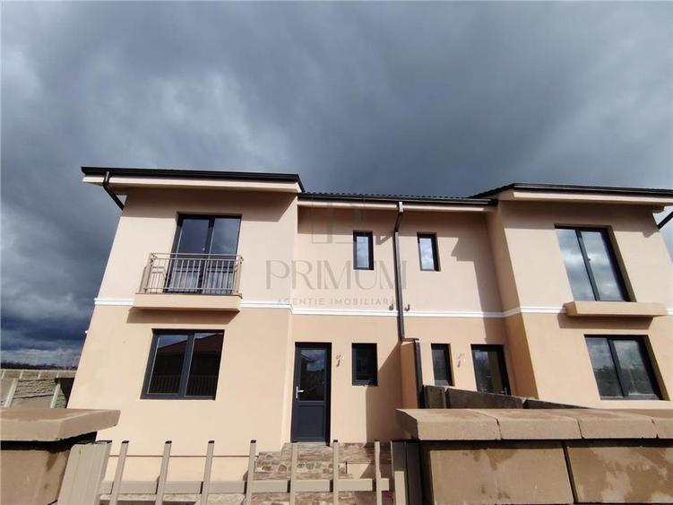 Duplex cu 4 camere cu Canalizare în Moșnița Nouă