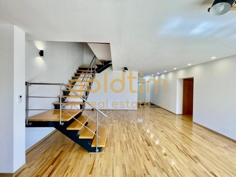 Duplex cu 6 camere cu Piscina în Iancu Nicolae