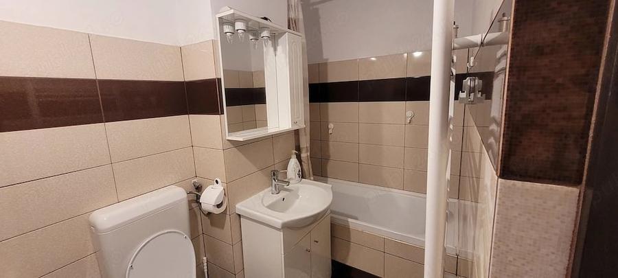 Apartament cu 3 camere decomandat în Micro 4