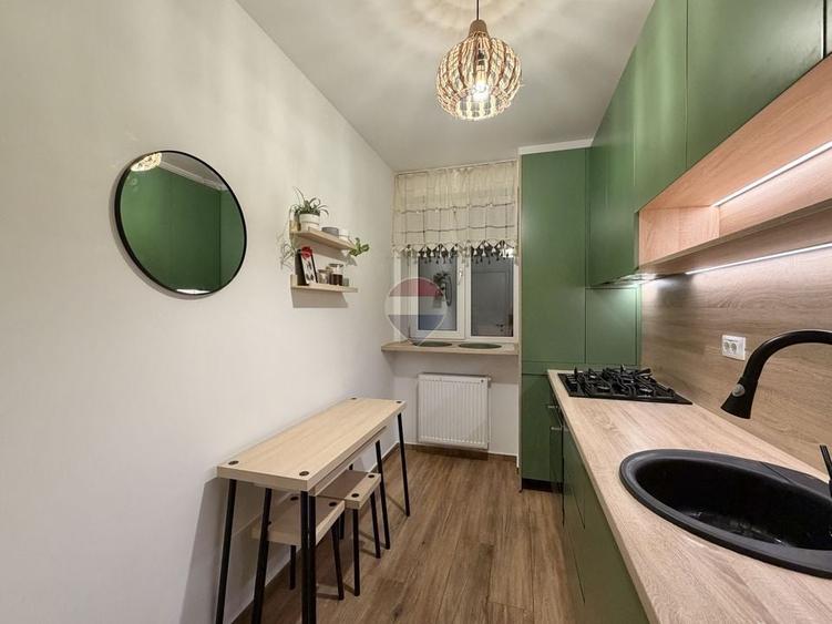 Apartament cu 3 camere semidecomandat în Central