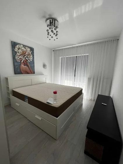 Apartament cu 3 camere semidecomandat, mobilat în Lujerului