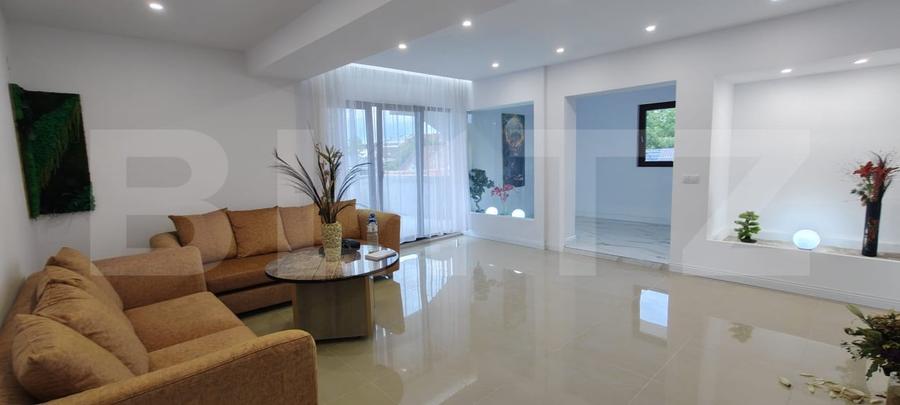 Apartament cu 5 camere decomandat, mobilat în Centura