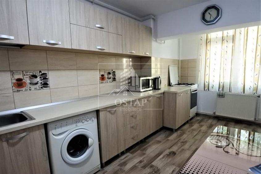Apartament cu 3 camere decomandat, mobilat în 9 Mai