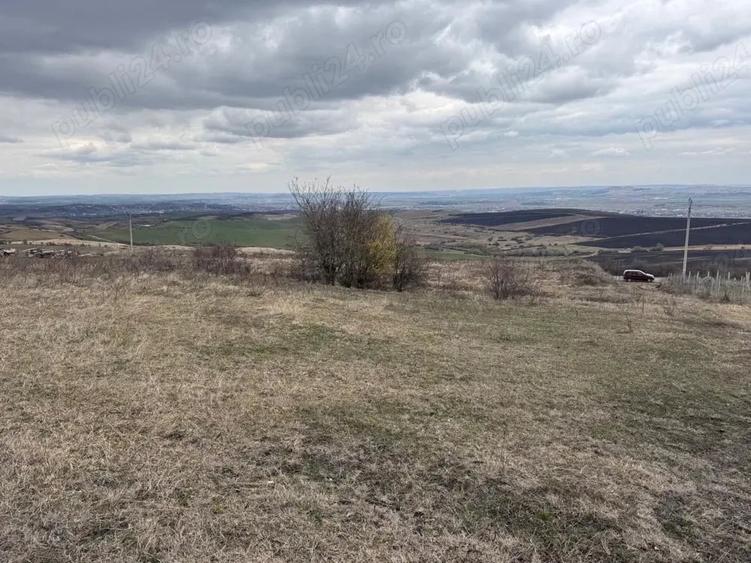 Teren de 2200 mp, în Săndulești