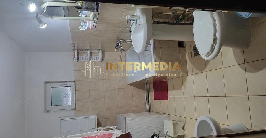 Casă individuală cu 3 camere cu Canalizare în Cetate