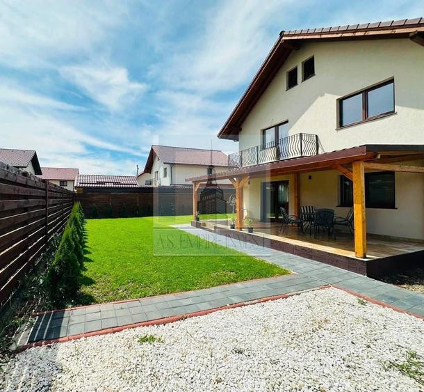Casă individuală cu 4 camere cu Canalizare în Tărlungeni