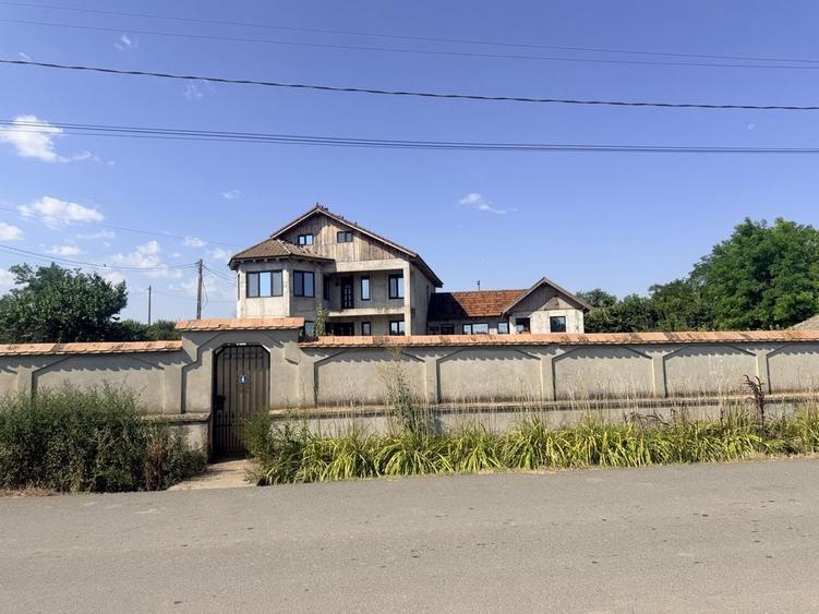 Casă cu 4 camere în Casicea