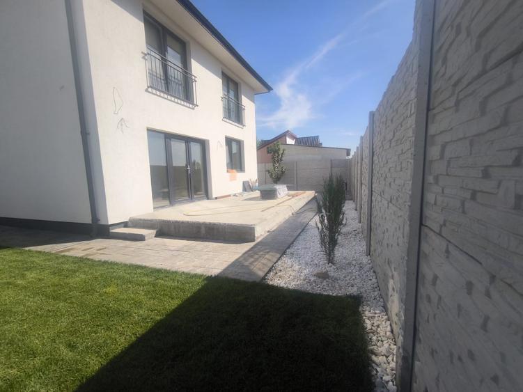 Casă individuală cu 4 camere cu Teren 270 Mp în Berceni