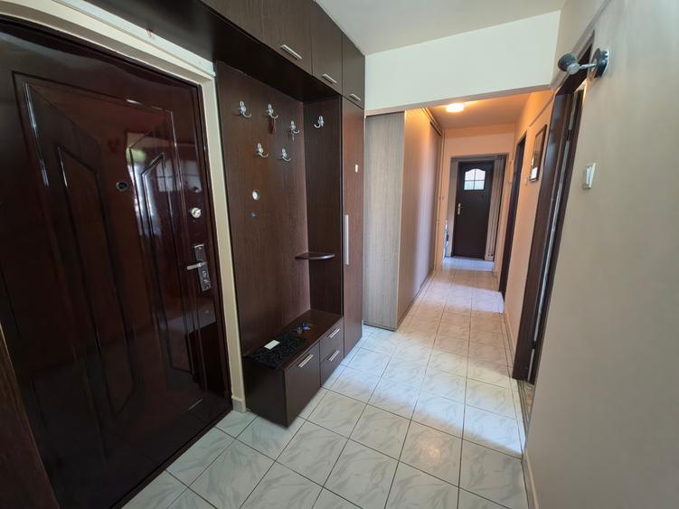 Apartament cu 3 camere decomandat în Tomis Nord