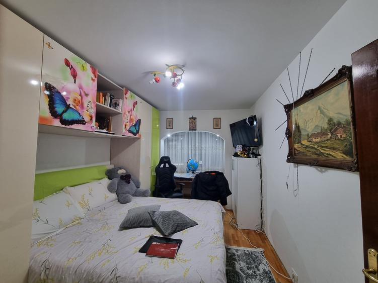 Apartament cu 4 camere decomandat, mobilat în Nord
