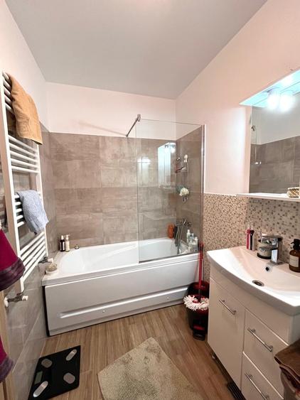 Apartament cu 2 camere semidecomandat, mobilat în Mihai Bravu