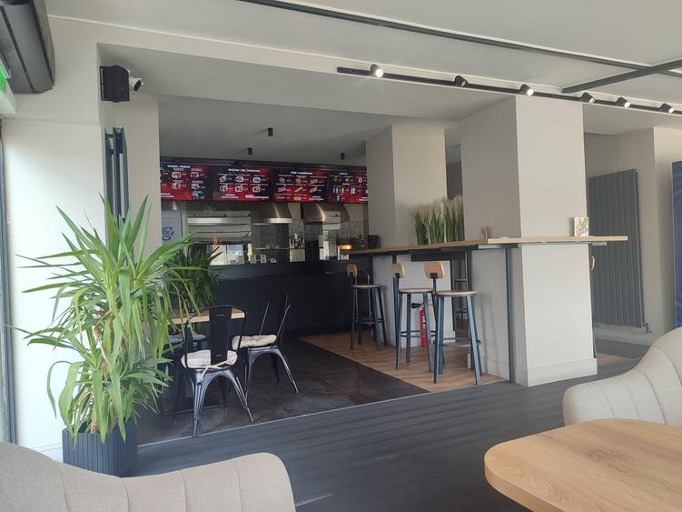 Spațiu comercial, de 200 mp, în Vest