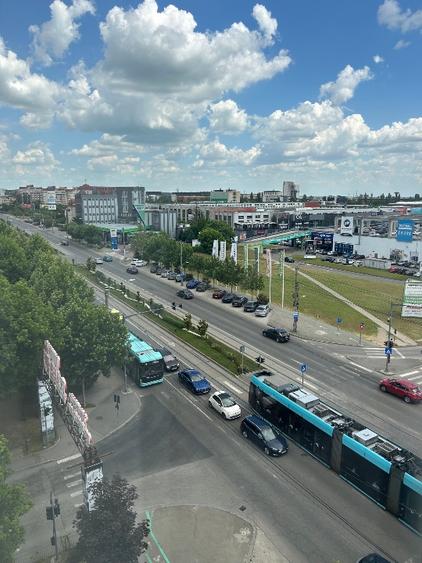 Apartament cu 3 camere decomandat în Calea București