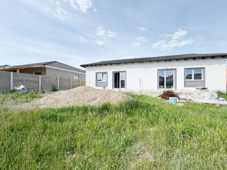 Duplex cu 3 camere cu Canalizare în Moșnița Veche